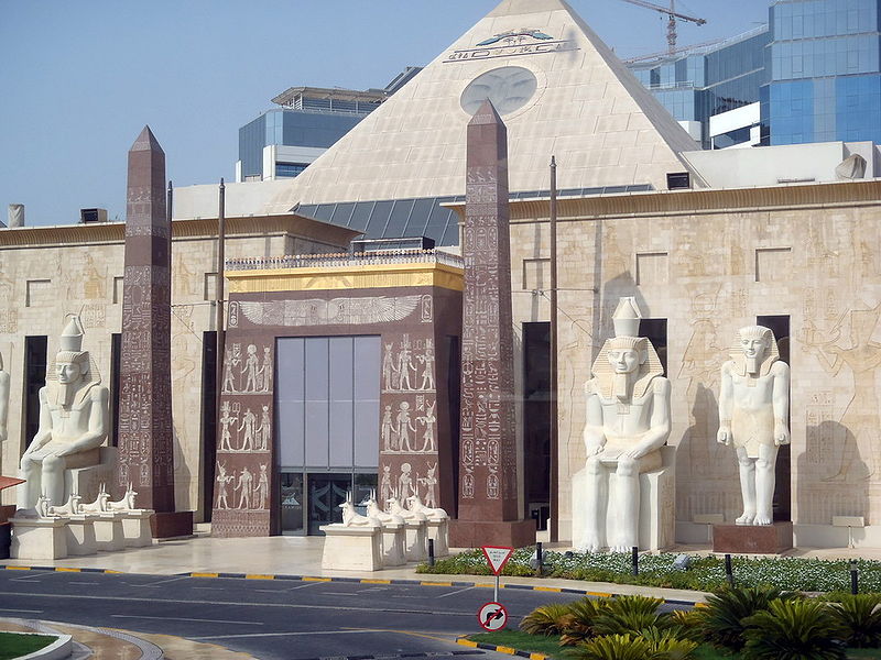 Файл:Dubai Wafi Mall Tatiana Kuzmina.jpg