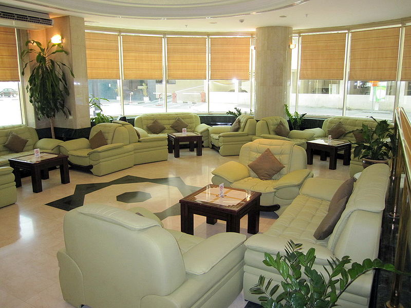 Файл:Comfort Inn Lobby.jpg